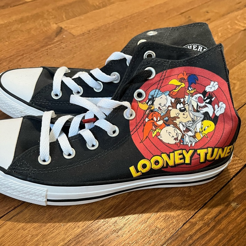 Looney Tune edition converse